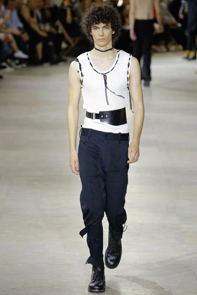 Look 15